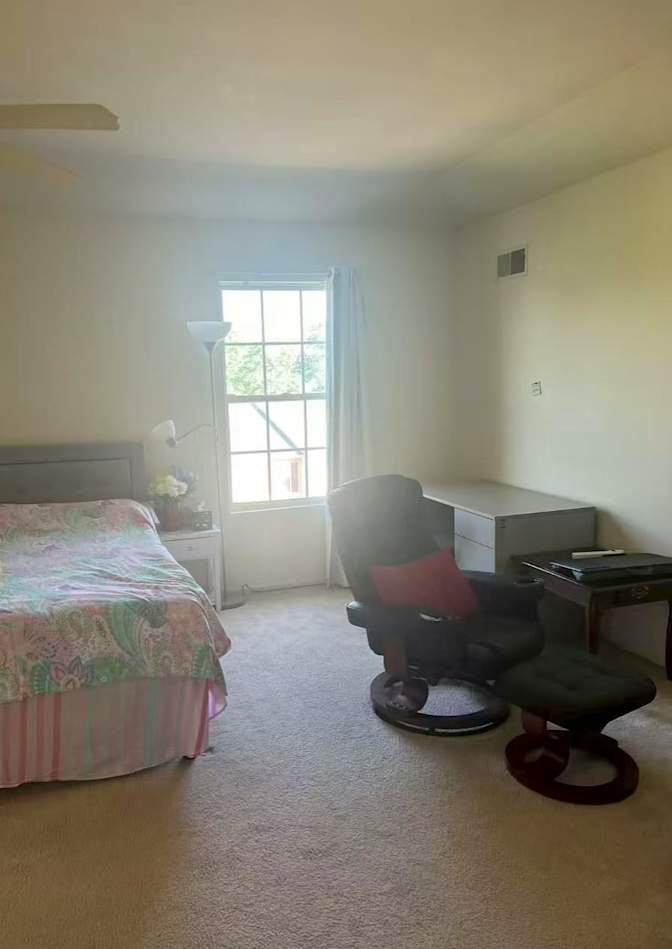 Qunying Zhao's room