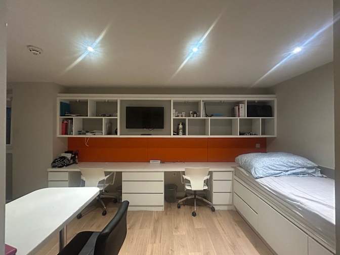 SIVANANTHINI's room