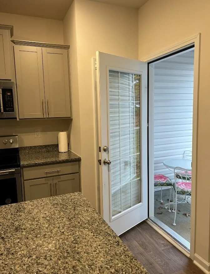 Alcove Rooms's room