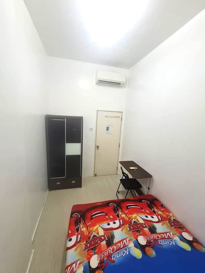 Roomy's room