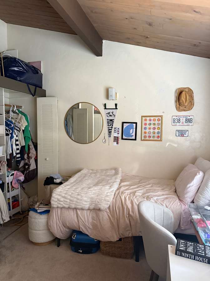 Yanell's room