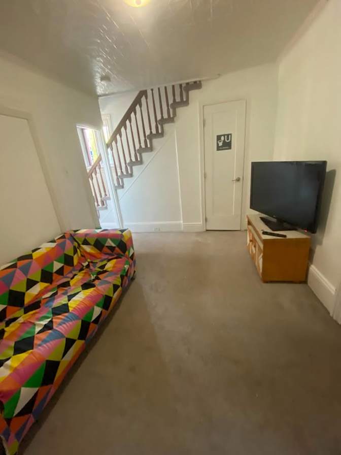 Issa's room