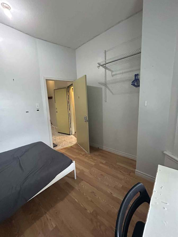 Lolo's room