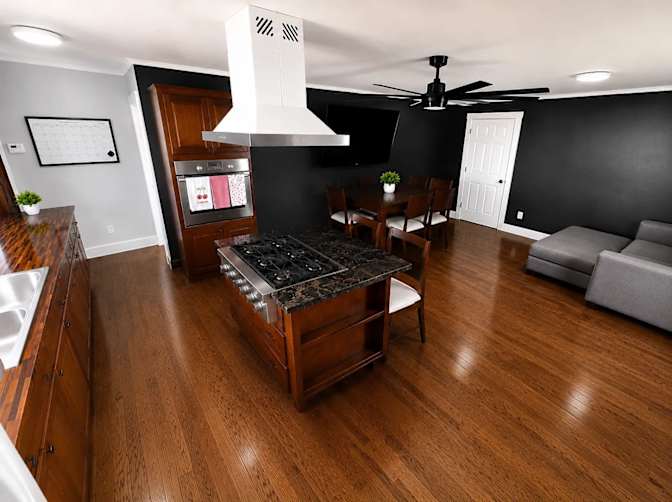 Lyric Schmalzz's room