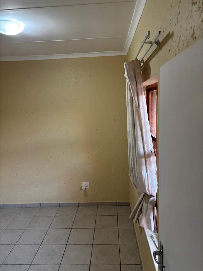 Mthokozisi's room