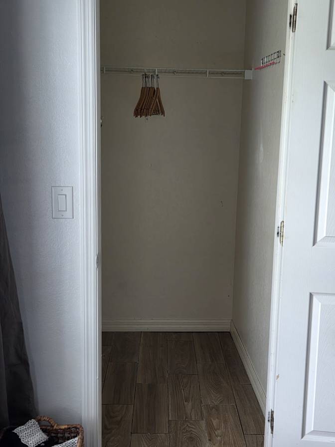 carlos andres's room