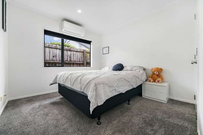 GentleGiant's room