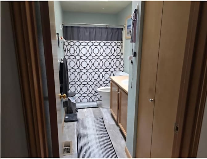 Mercedes's room