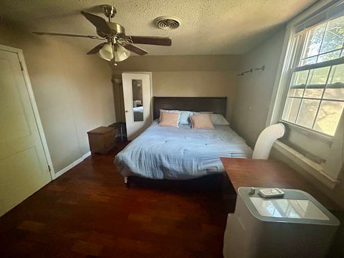 Thomas's room