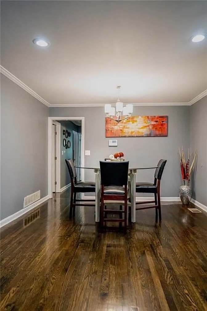 Alcove Rooms's room
