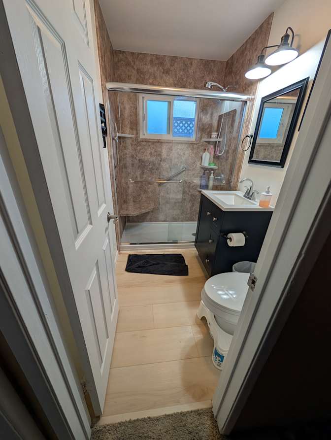 Room for Rent HB's room