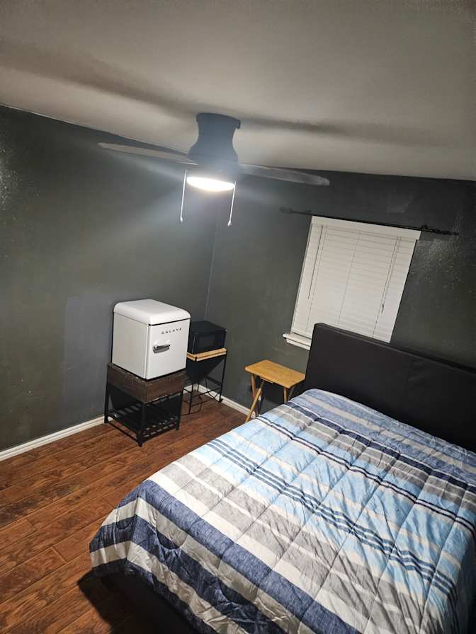 Carlos's room