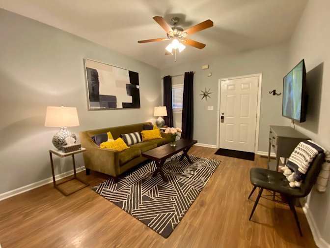 Alcove Rooms's room