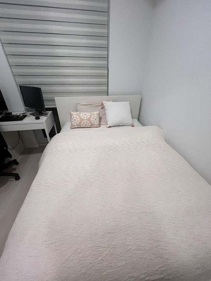 Khushi's room