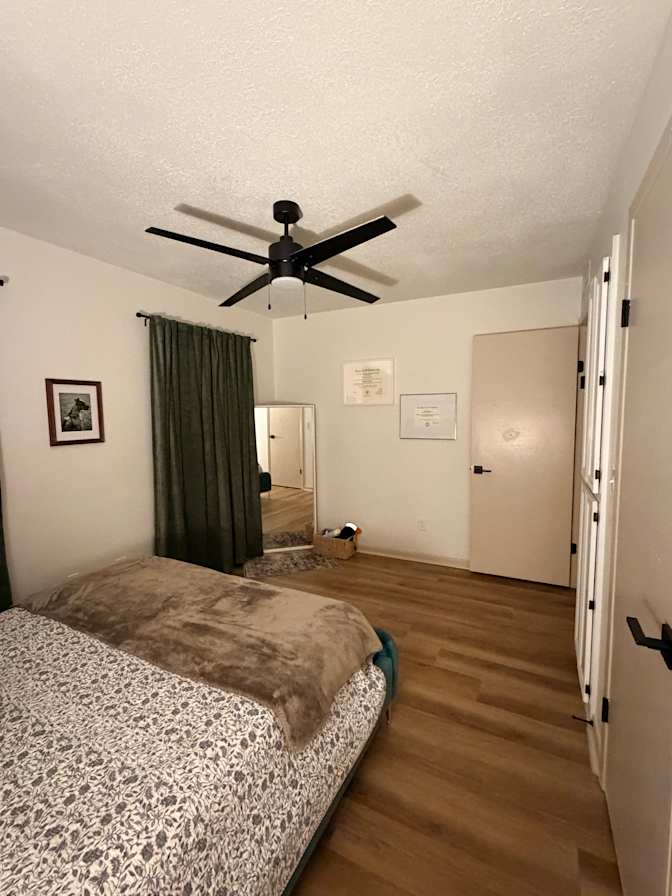 Benyt's room