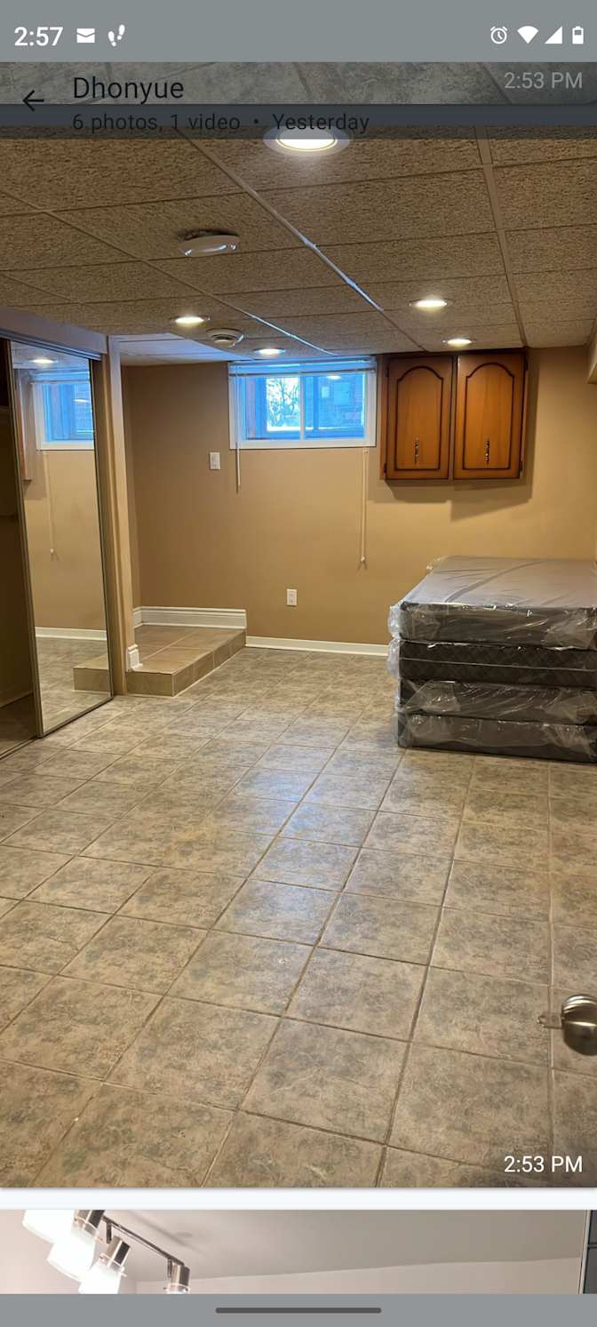 Dickey Dolker's room