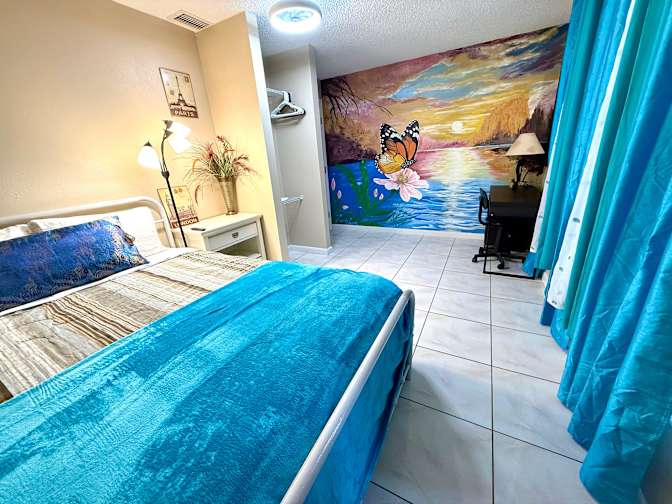 Shawn Harris's room