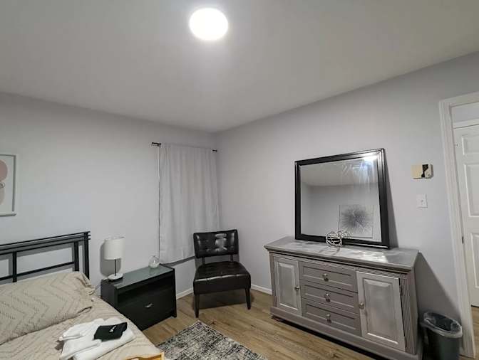 Alcove Rooms's room