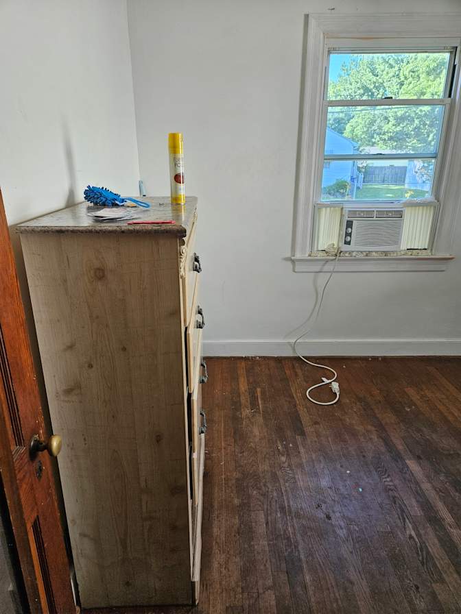 Clinton L Thompson's room