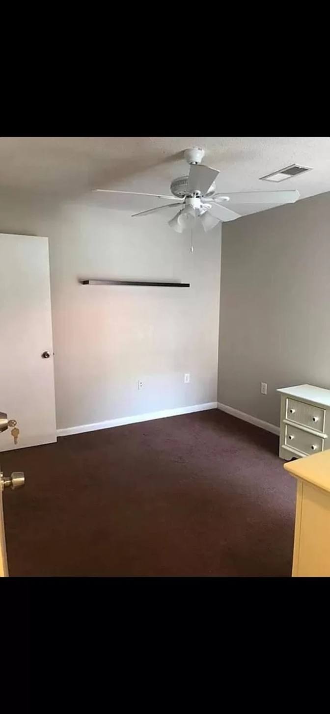 Alcove Rooms's room