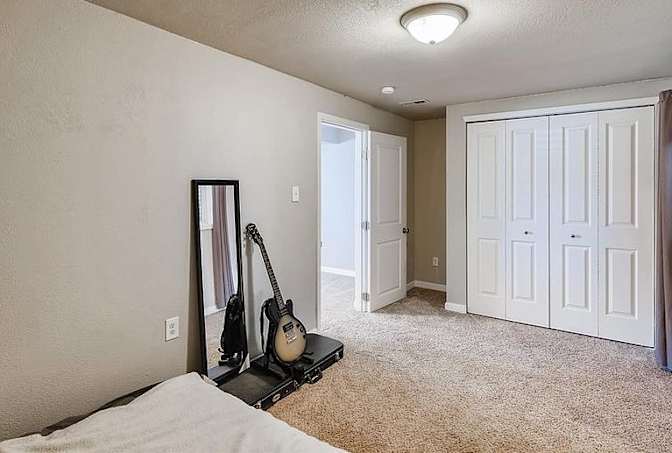 Azmayeen Rhythm's room