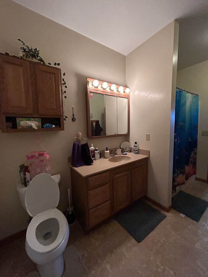 Iz Salvia's room
