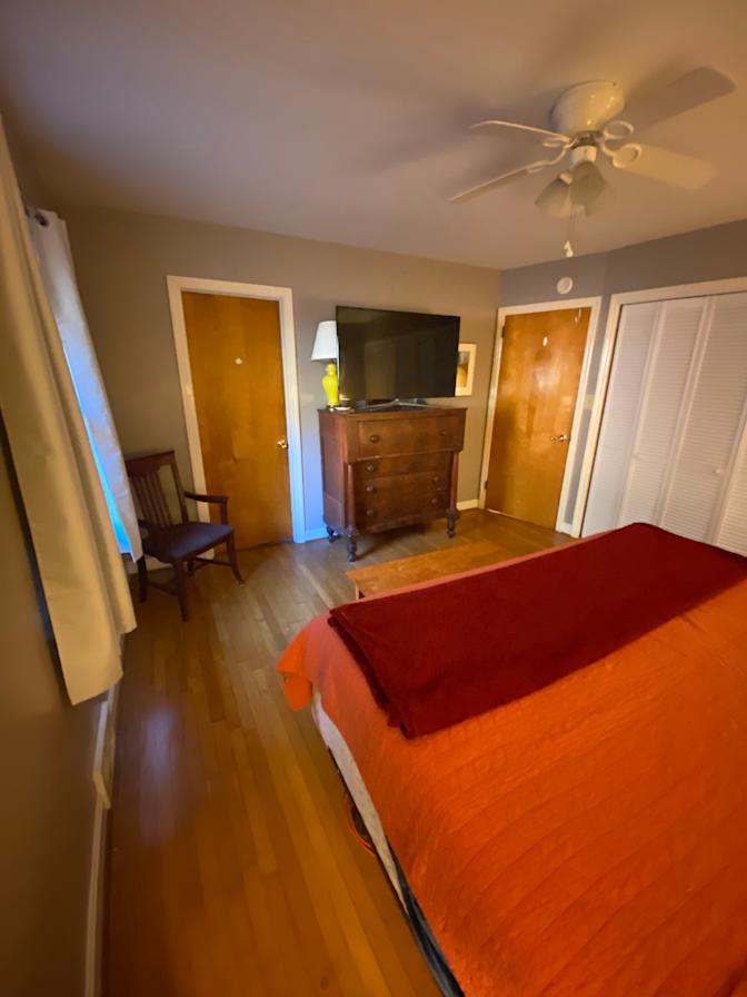 Mostly Private Two Bedroom Mountain Suite Private Bath's room