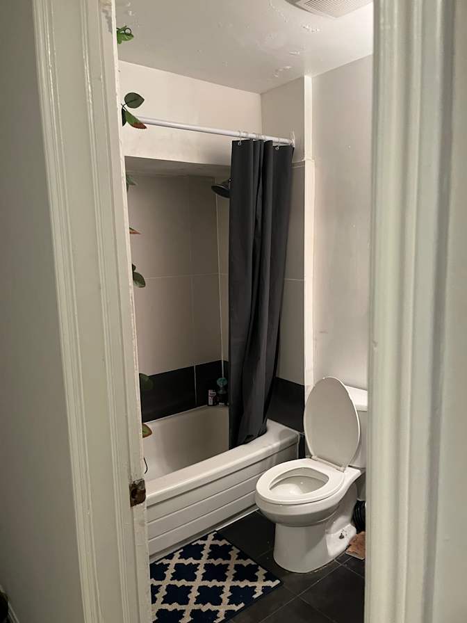 C Y's room