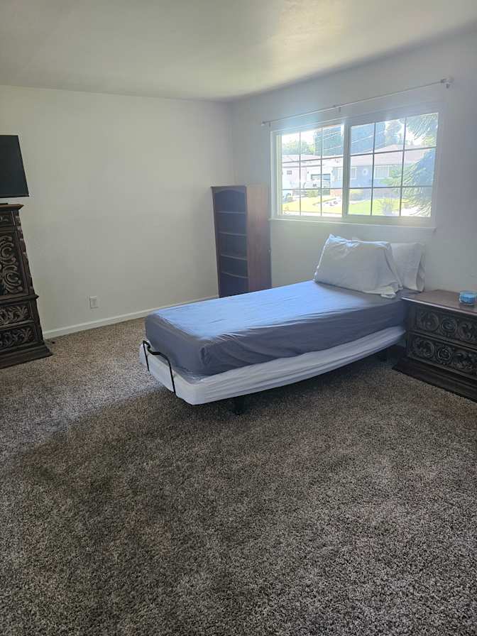 JEREMY's room