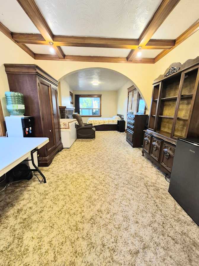East End - Photo 6