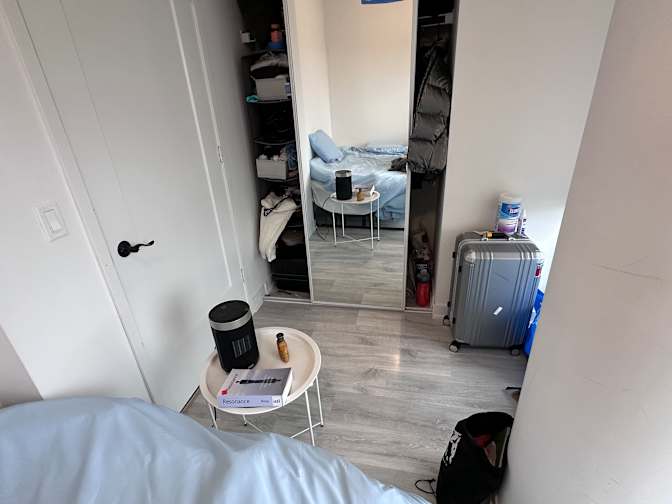 Hyun's room