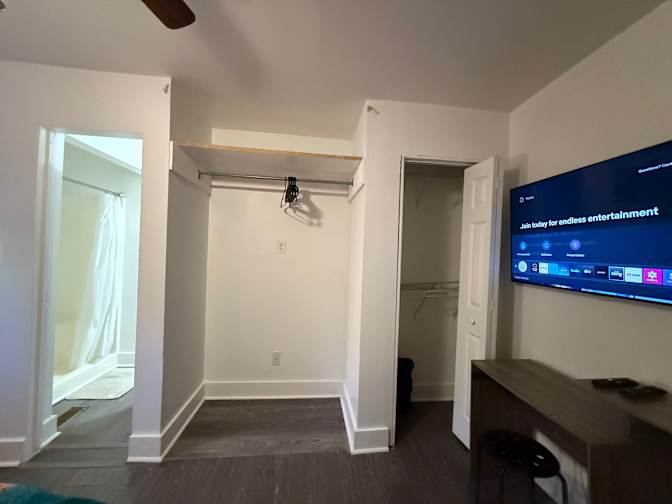 Jun's room
