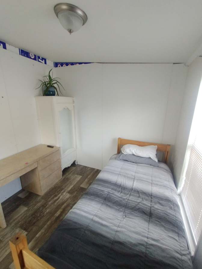 Alan Teiv's room