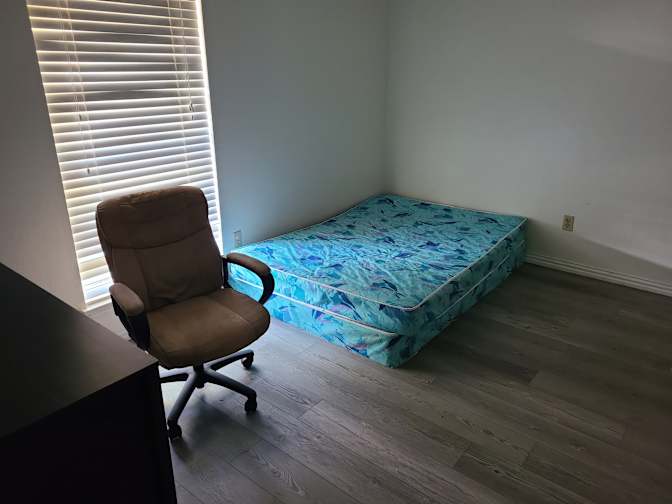 Tom's room