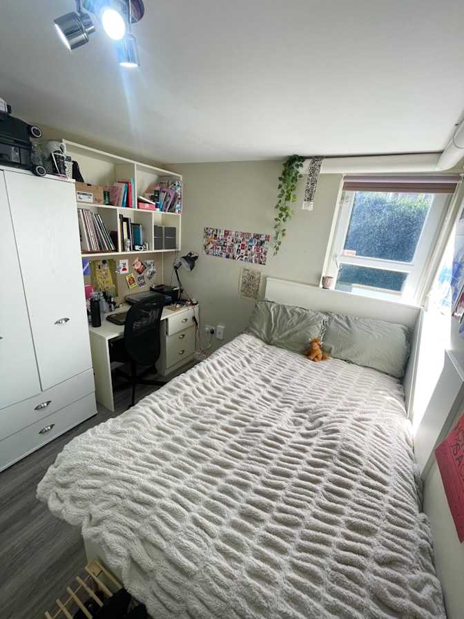 Frankie Whitewood's room
