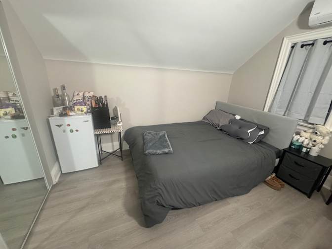 Eylul Barut's room