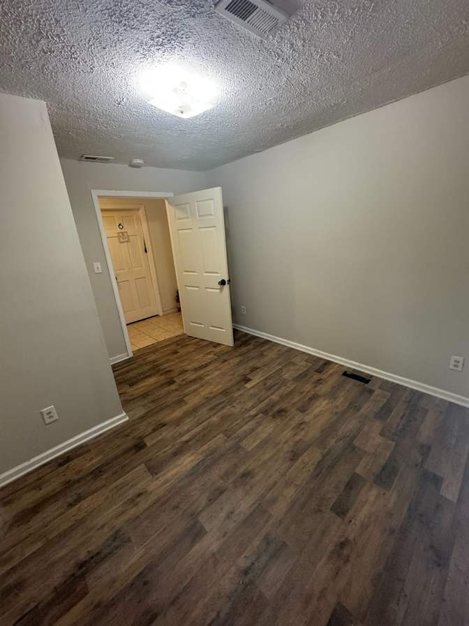 lifedoorrentals's room