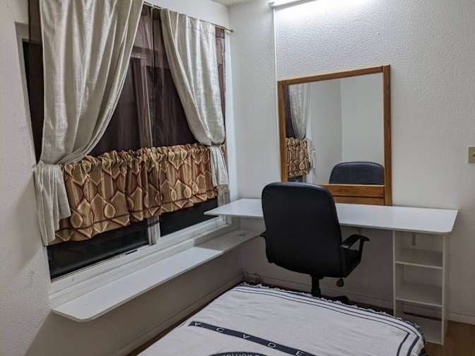 Lynn's room