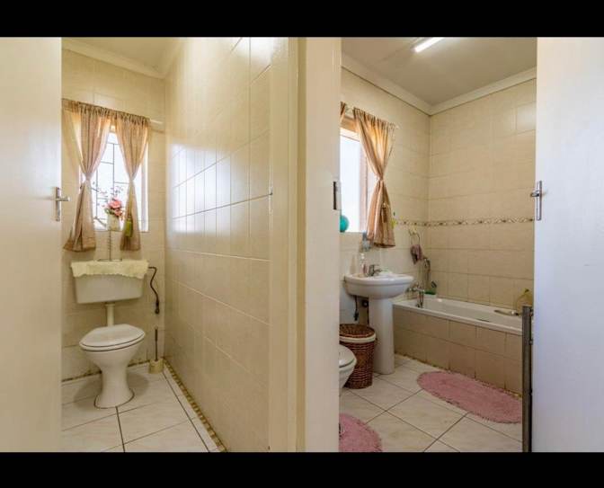 Neliswa Ndlovu's room