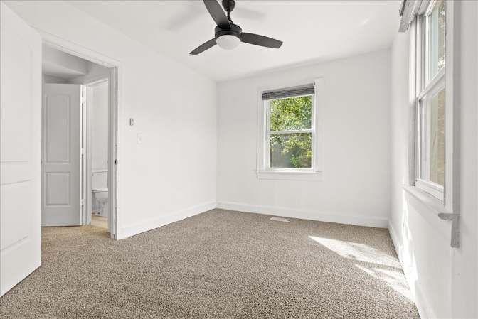 Alcove Rooms's room