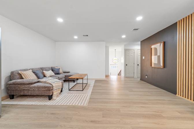 Tomic Properties's room