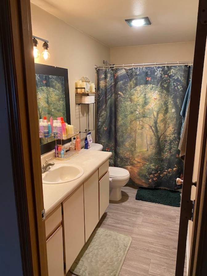 Alyssa M's room