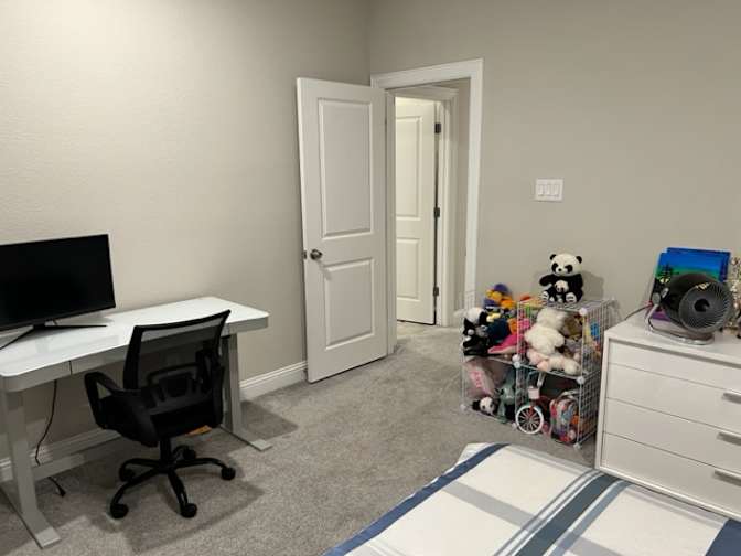 Noshad's room