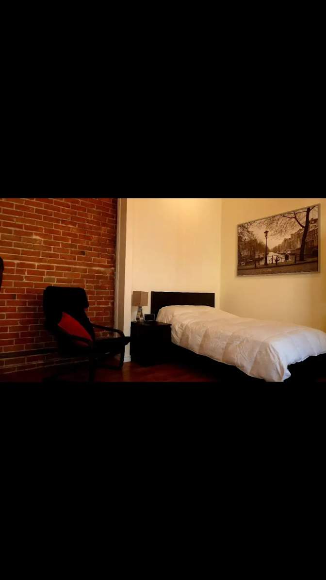 Mauricio's room