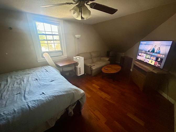 Thomas's room
