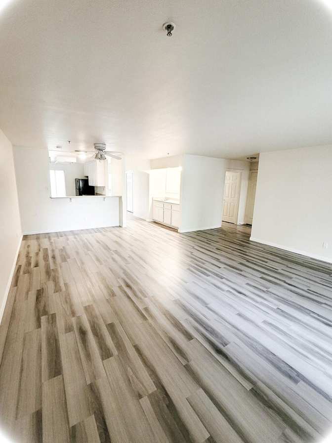 Lakeshore Apartments's room