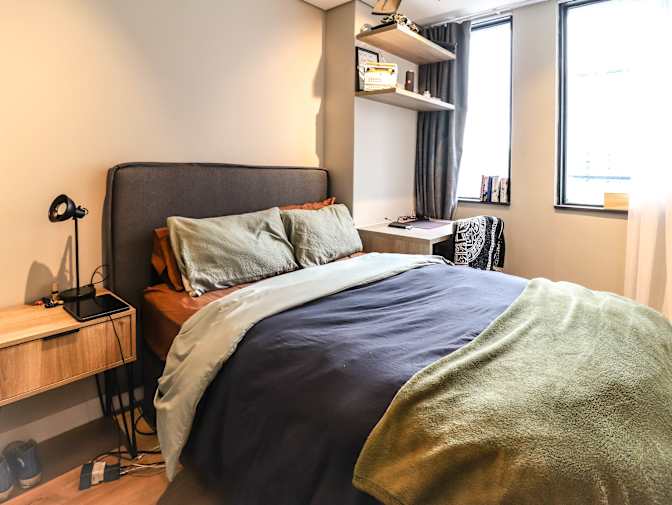 Layla Schmidt's room