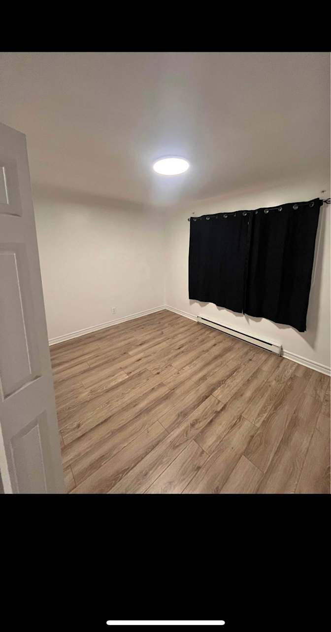 Safia Desrosiers's room