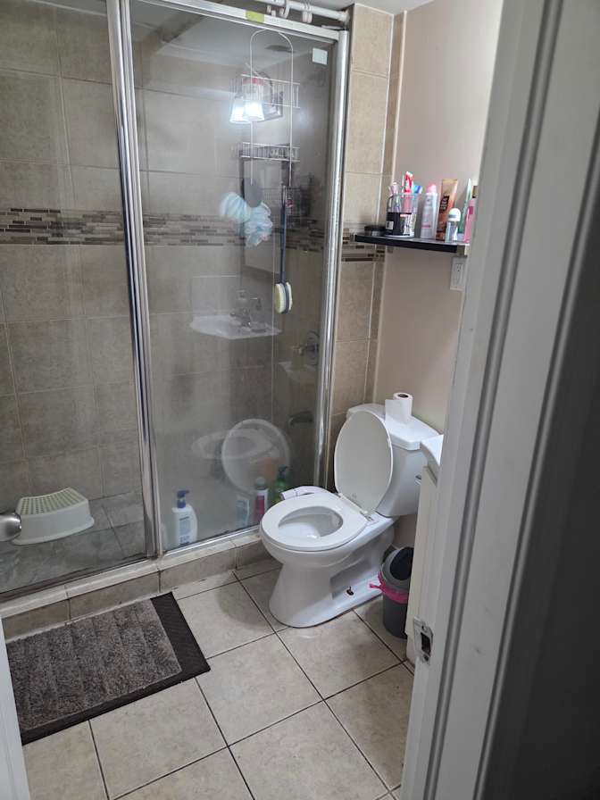 Amandeep Jakhu's room