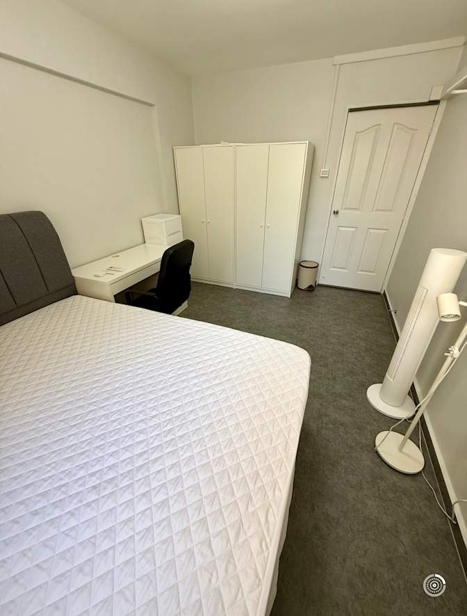 unique_zeus's room